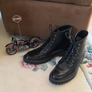 Express Glossy Black Men's Lace-Up Boots